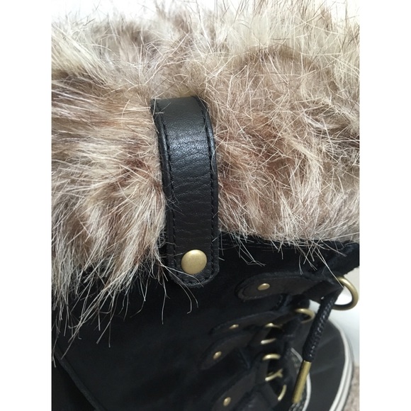 SOLD! Sorel Joan of Arctic Snow Boots - Picture 5 of 8